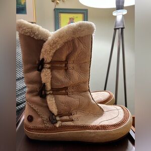 Merrell Sport Tibet Timber Polartic Thinsulate winter boot in tan toggle close.